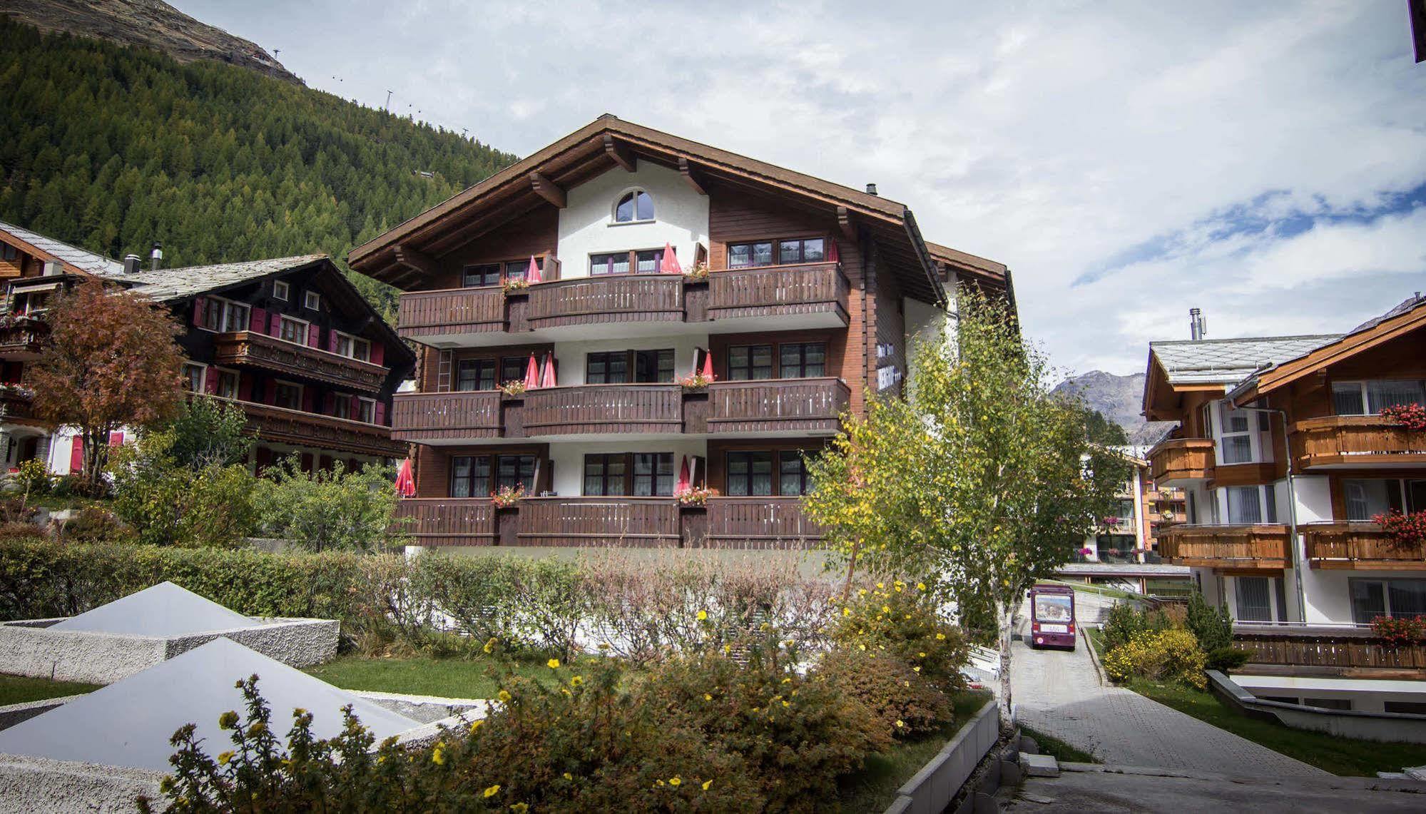 Bed and Breakfast Berghof Garni - The Dom Collection Saas-Fee Exterior foto